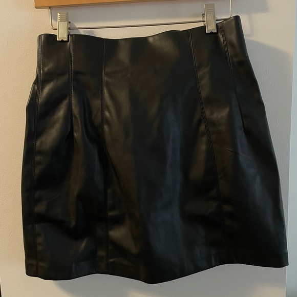 Zara Faux Leather Skirt - Picture 1 of 5